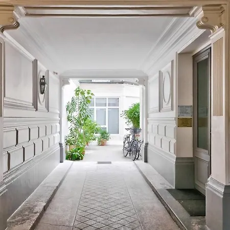 Lovely Place De La Bastille Apartment